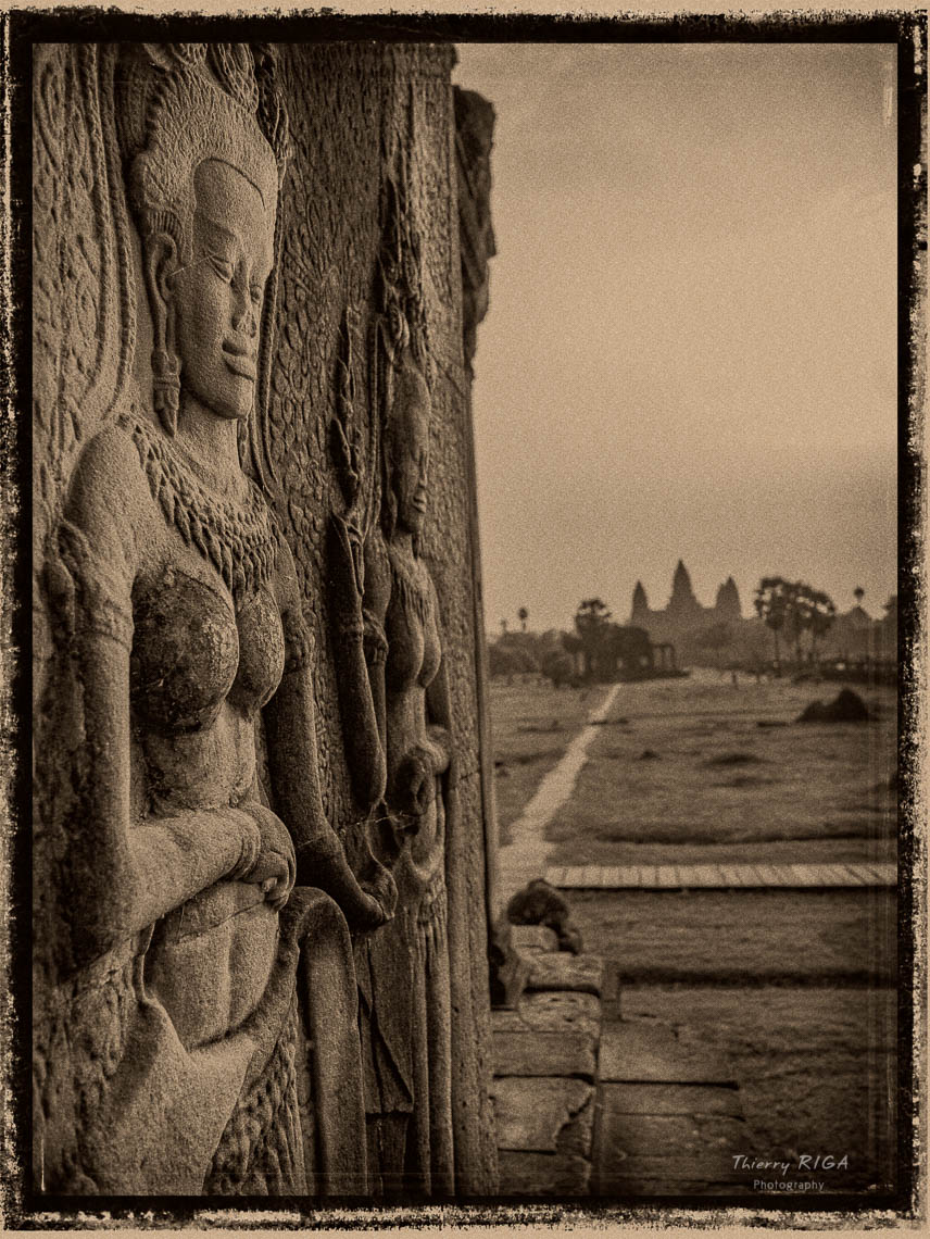 AngkorWatsunrise-_1170155-Edit
