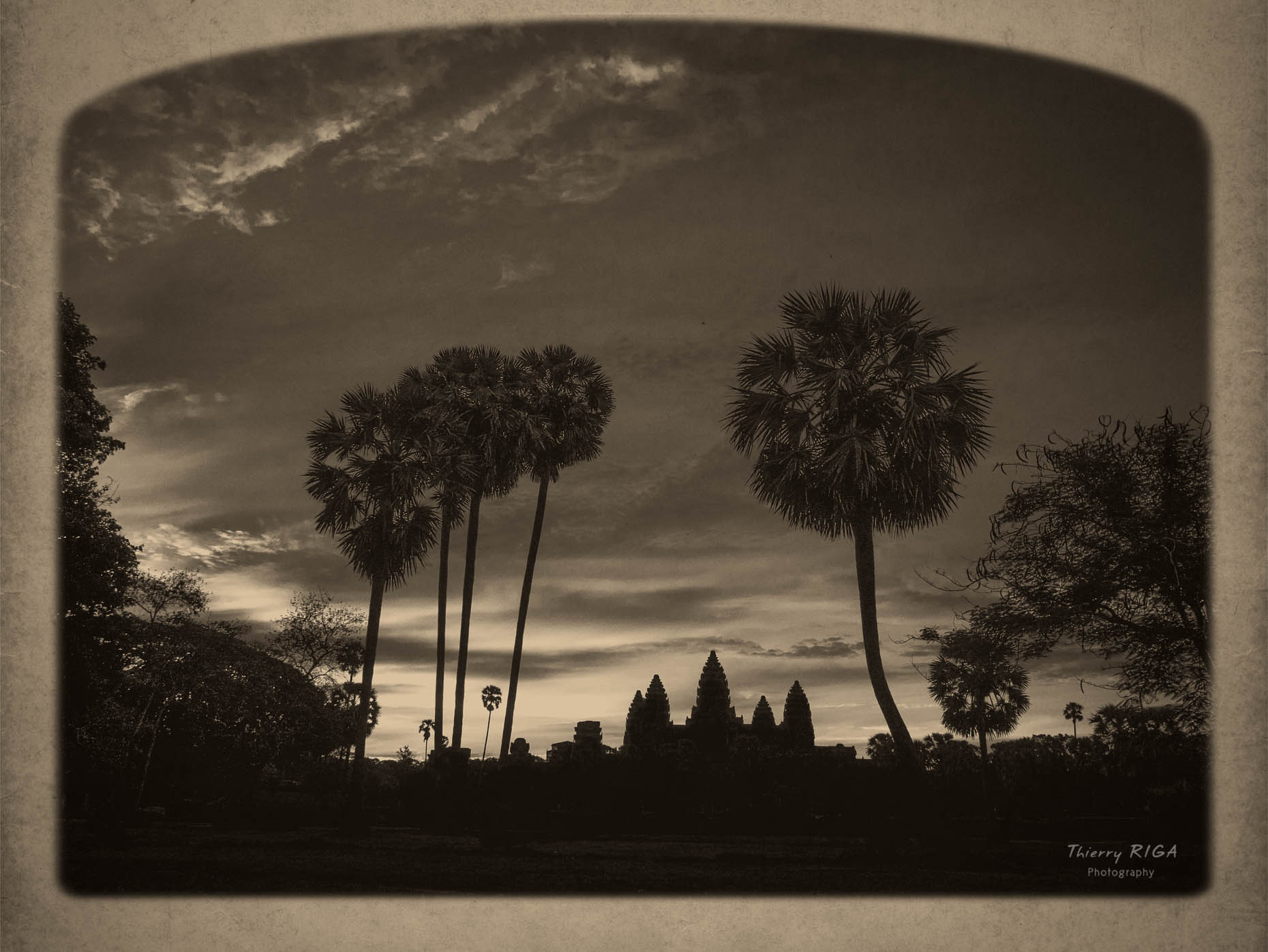 AngkorWatsunrise-_1220088-Edit