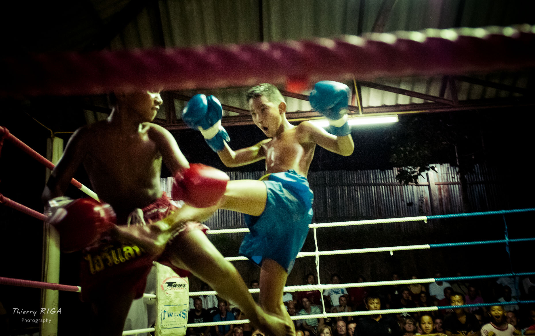 Muay Thai boxing in a village before the KO, Thierry Riga